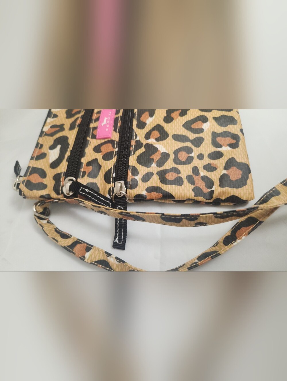 Scout Women's Leopard Print Crossbody Bag - Pink Accent NWOT - Picture 7 of 7